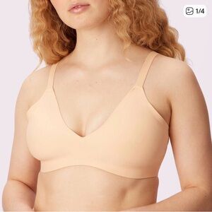 Parade Smooth Lift Seamless Wireless Unlined Bralette Size C1 (32DD/32DDD)